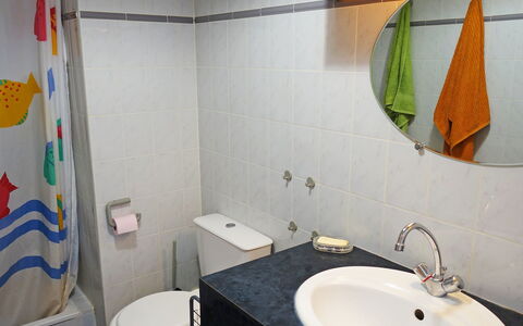 Artimon: Salle De Bains, Pièce, Propriété, Lavabo, Toilette, Design Intérieur, Tuile, Luminaire Plomberie, Siège De Toilette, Maison