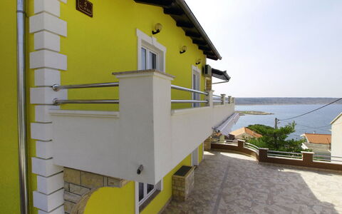 Novigrad (Zadar) 126: Plante, Bâtiment, Propriété, Ciel, Fenêtre, Ombre, Bois, Maison, Jaune, L'Eau