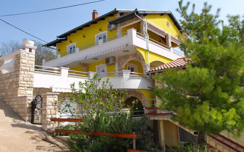 Novigrad (Zadar) 126: Ciel, Plante, Bâtiment, Fenêtre, Arbre, Maison, Façade, Immobilier, Zone Rurale, Design Urbain
