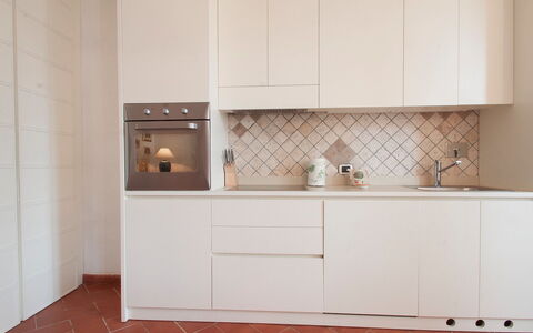Rio Marina 400: Tuile, Pièce, Meubles, Propriété, Cabinetry, Cuisine, Sol, Design Intérieur, Comptoir, Sol