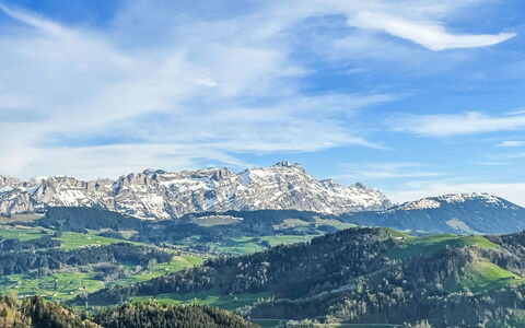 Panoramablick: Nuage, Ciel, Montagne, Paysage Naturel, Plante, Cumulus, Herbe, Pente, Prairie, Paysage