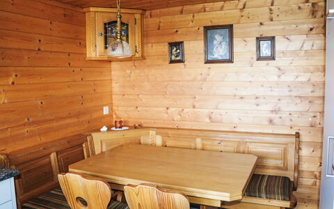 Panoramablick: Table, Propriété, Meubles, Bâtiment, Plante, Fenêtre, Bois, Design Intérieur, Éclairage, Sol