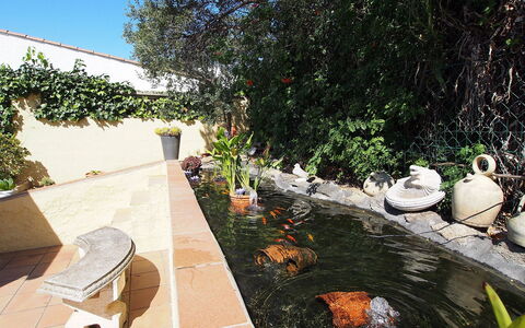 Mila i Fontanals: Propriété, Immobilier, Arbre, Architecture, Étang, Loisir, Maison, Plante, Vacances, Toit