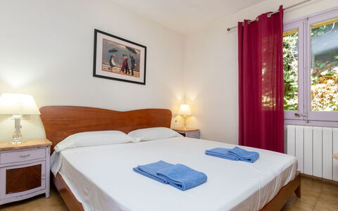 Bella Vista: Propriété, Meubles, Bleu Azur, Confort, Design Intérieur, Textile, Éclairage, Bâtiment, Bois