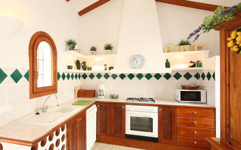 Ca Toni: Propriété, Pièce, Comptoir, Cuisine, Cabinetry, Meubles, Tuile, Design Intérieur, Bâtiment, Maison