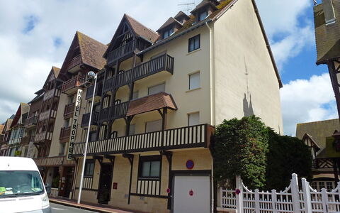 Baccara: Quartier, Zone Résidentielle, Propriété, Maison, Bâtiment, Véhicule, Architecture, Ville, Voiture