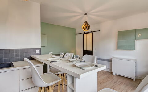 Neptune: Meubles, Propriété, Évier, Robinet, Cabinetry, Comptoir, Luminaire Plomberie, Bois, Design Intérieur, Cuisine