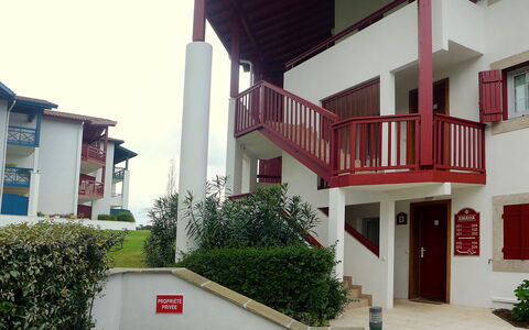 Les Terrasses D'Arcangues: Zone Résidentielle, Domicile, Balcon, Porche, Hacienda, Peindre, Villa, Plâtre