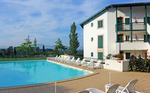 Les Terrasses D'Arcangues: Hôtel, Piscine, Villa, Mobilier De Jardin