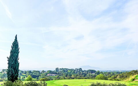 Les Terrasses D'Arcangues: Ciel, Bleu, Vert, La Nature, Environnement Naturel, Herbe, Paysage Naturel, Végétation, Prairie, Écorégion