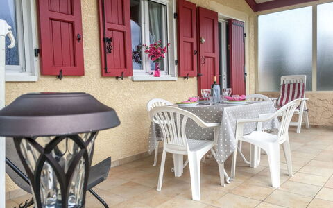 Le Clos des Sapins: Propriété, Pièce, Meubles, Table, Maison, Immobilier, Sol, Design Intérieur, Bâtiment, Domicile