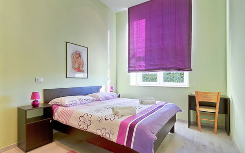 Old School House: Chambre, Lit, Meubles, Pièce, Drap De Lit, Propriété, Design Intérieur, Cadre De Lit, Rose, Matelas