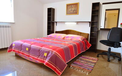 Logement:&nbsp;Tihomir 100.3