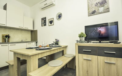 Snježana 103.4: Meubles, Cadre, Table, Cabinetry, Comptoir, Bâtiment, Cuisine, Design Intérieur, Électroménager, Sol