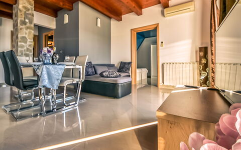 Logement:&nbsp;Škroćo 100.2