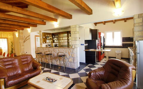 Villa Ana: Pièce, Salon, Propriété, Design Intérieur, Bâtiment, Meubles, Plafond, Faisceau, Maison, Domicile