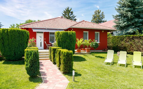 Sunshine: Ciel, Plante, Nuage, Propriété, Vert, Fenêtre, Bâtiment, Arbre, Lot Terre, Herbe