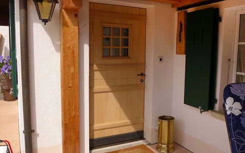 Chalet Jrene: Propriété, Pièce, Porte, Maison, Accueil Porte, Architecture, Bâtiment, Domicile, Bois, Sol