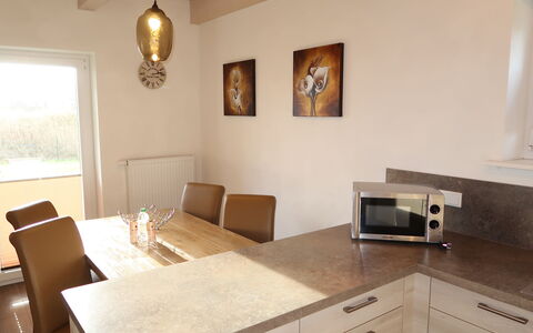 Dagebüll 200: Meubles, Propriété, Cabinetry, Table, Bâtiment, Comptoir, Bois, Tiroir, Éclairage, Design Intérieur
