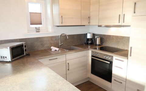 Dagebüll 200: Comptoir, Cabinetry, Evier, Robinet, Évier, Propriété, Luminaire Plomberie, Meubles, Bâtiment, Cuisinière