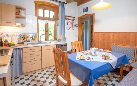 Krause: Meubles, Bois, Design Intérieur, Sol, Cuisine, Sol, Cabinetry, Pièce, Plafond, Comptoir
