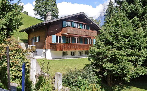 Grindelwald 322: Plante, Ciel, Bâtiment, Fenêtre, Nuage, Arbre, Paysage Naturel, Maison, Lot Terre, Mélèze