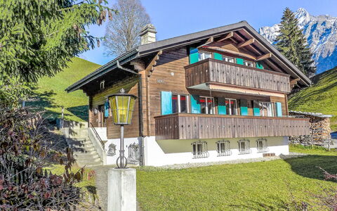 Grindelwald 322: Ciel, Plante, Bâtiment, Fenêtre, Arbre, Lot Terre, Chalet, Paysage Naturel, Herbe, Loisir