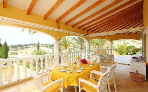 Bombilla: Propriété, Bâtiment, Pièce, Immobilier, Maison, Villa, Meubles, Biens, Table, Design Intérieur
