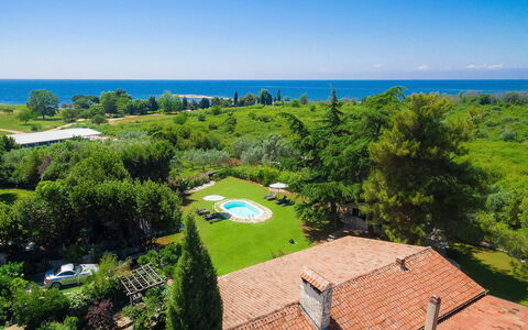 Moira: Propriété, Immobilier, Vacances, Recours, Biens, Maison, Bâtiment, Herbe, Piscine, Domicile