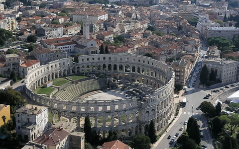 Martinović: Point De Repère, Complexe Sportif, Photographie Aérienne, Arène, Vue Du Ciel, Architecture, Stade, Bâtiment, Établissements Humains
