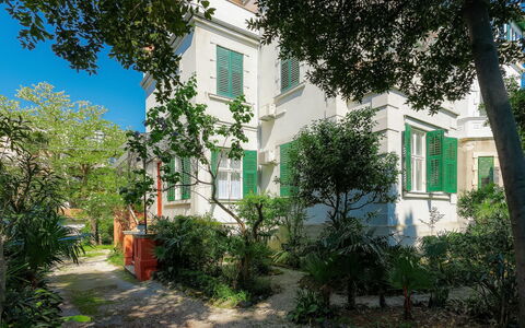Silvia: Propriété, Maison, Domicile, Immobilier, Bâtiment, Architecture, Arbre, Quartier, Ville, Biens