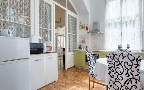 Silvia: Pièce, Propriété, Meubles, Design Intérieur, Sol, Bâtiment, Cuisine, Mur, Maison, Immobilier