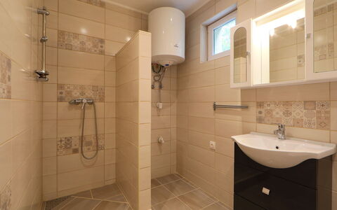 Palma: Luminaire Plomberie, Robinet, Évier, Miroir, Salle De Bains, Douche, Porte De Douche, Lavabo, Tete De Douche