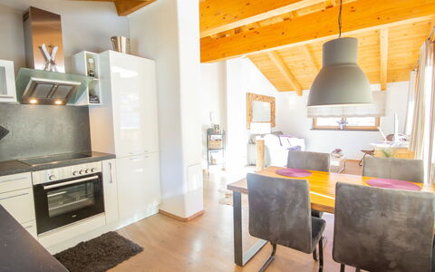 Lanner: Propriété, Bâtiment, Bois, Cuisine, Comptoir, Salon, Éclairage, Design Intérieur, Maison, Architecture