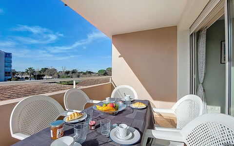 Le Myflower: Appartement, Zone Résidentielle, Balcon, Condominium, Chaise, Recours, Hôtel, Mobilier De Jardin, Appartement Penthouse