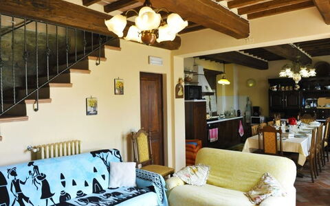 Casetta i Ciliegi: Propriété, Pièce, Plafond, Salon, Design Intérieur, Meubles, Bâtiment, Maison, Domicile, Faisceau