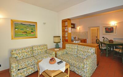 Anfora 1: Pièce, Propriété, Meubles, Bâtiment, Salon, Design Intérieur, Immobilier, Maison, Table, Sol