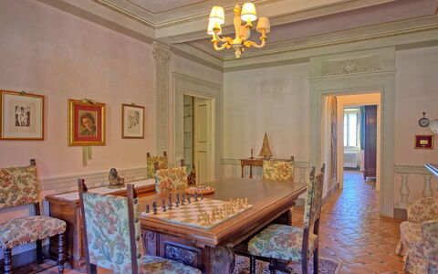 Villa Camaiore: Pièce, Propriété, Bâtiment, Meubles, Salle À Manger, Plafond, Design Intérieur, Immobilier, Table, Biens