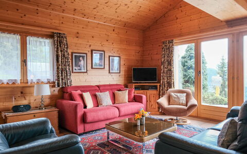 Biquinou: Propriété, Canapé, Meubles, Fenêtre, Bois, Design Intérieur, Salon, Sol, Bâtiment, Mur