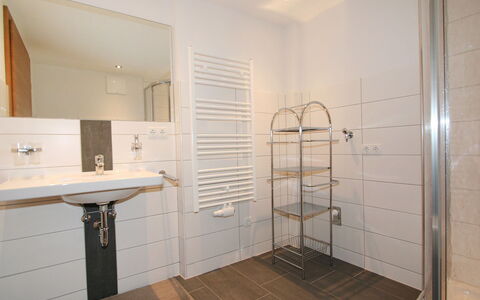 See 175: Salle De Bains, Pièce, Propriété, Tuile, Sol, Bâtiment, Architecture, Luminaire Plomberie, Immobilier, Design Intérieur