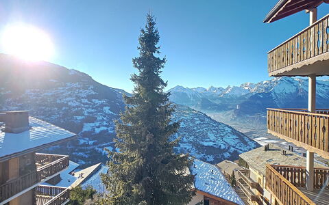 Les Cretes Ii: Ciel, Nuage, Montagne, Monde, Bâtiment, Lumière, Bleu Azur, Mélèze, Neige, Arbre
