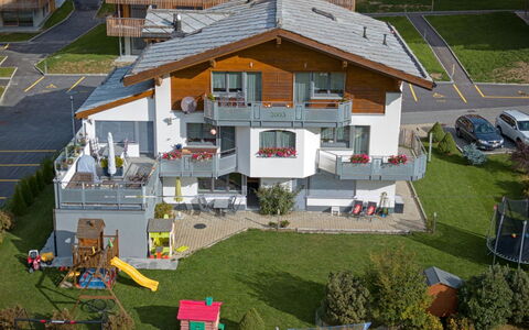 Haus Samurai: Maison, Zone Résidentielle, Toit, Domicile, Design Urbain, Chalet, Biens, Cour, Siding, Balcon