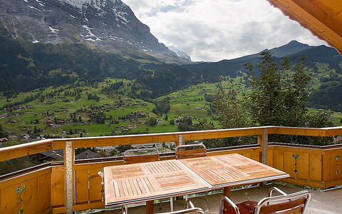 Chalet Tuffstein: Nuage, Montagne, Ciel, Table, Meubles, Propriété, La Nature, Bois, Mobilier De Jardin, Chaise
