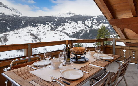 Chalet Tuffstein: Bois, Meubles, Table, Chaise, Table Cuisine Et Salle A Manger, Tache De Bois, Plafond, Dur, Cabane En Rondins, Salle À Manger