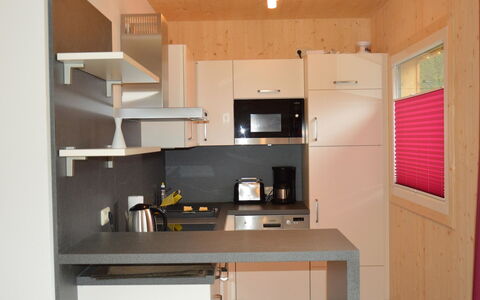 Superior # 15 mit Ir-Sauna & Sprudelbad: Cabinetry, Bâtiment, Bureau D'Ordinateur, Comptoir, Bois, Table, Cuisine, Sol, Sol, Dur