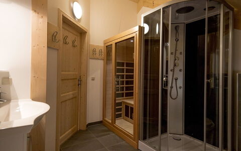 Superior # 15 mit Ir-Sauna & Sprudelbad: Propriété, Porte, Bâtiment, Design Intérieur, Sol, Évier, Sol, Salle De Bains, Bois