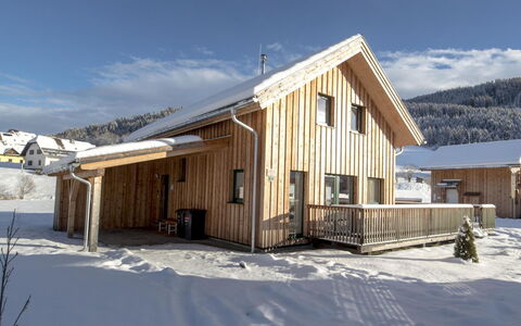 Murau 202: Ciel, Neige, Nuage, Fenêtre, Bois, Pente, Bâtiment, Maison, Chalet, Siding