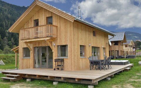 Murau 202: Nuage, Ciel, Bâtiment, Propriété, Fenêtre, Plante, Maison, Arbre, Bois, Lot Terre