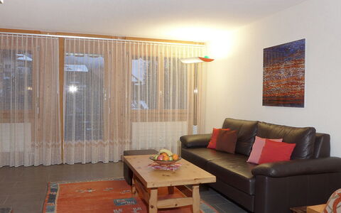 Schoneggacher Apt. S: Meubles, Table, Canapé, Propriété, Bois, Éclairage, Design Intérieur, Canapé-Lit, Confort, Salon