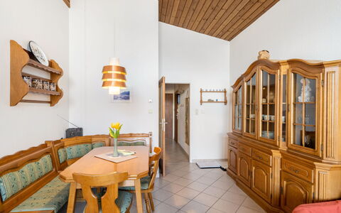 Haus Point: Meubles, Propriété, Table, Cabinetry, Bois, Design Intérieur, Bâtiment, Tiroir, Rayonnage, Sol